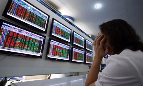 Vietnam’s shares fall on intraday profit-taking ảnh 1
