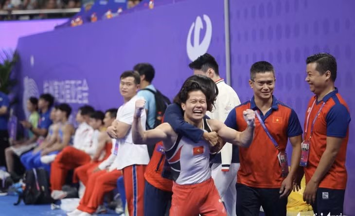 ASIAD 2023: Vietnamese athlete secures silver medal in gymnastics ảnh 1 ASIAD 2023: Vietnamese athlete secures silver medal in gymnastics ảnh 1