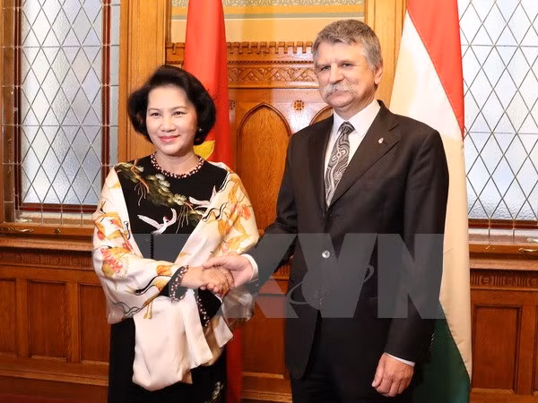 Top lawmaker wraps up Europe tour ảnh 1