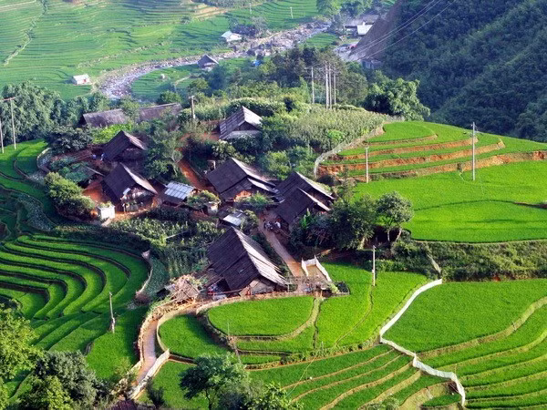 Gentle peace of life in picturesque northern mountains ảnh 1