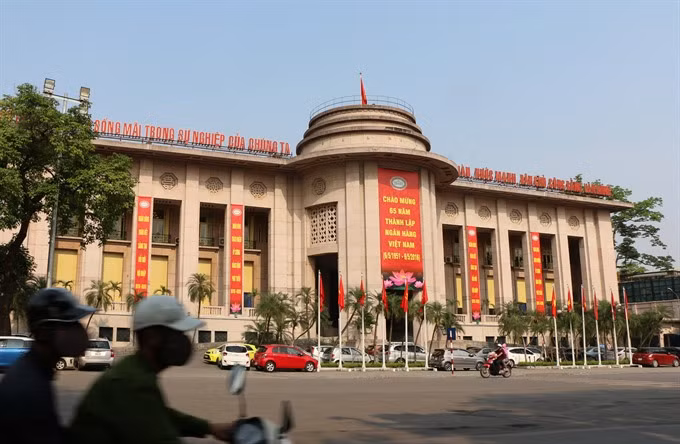 SBV allays concerns over brief deposit rate hikes ảnh 1
