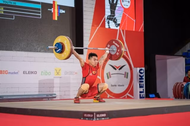 Vietnamese athletes take world youth medals ảnh 1