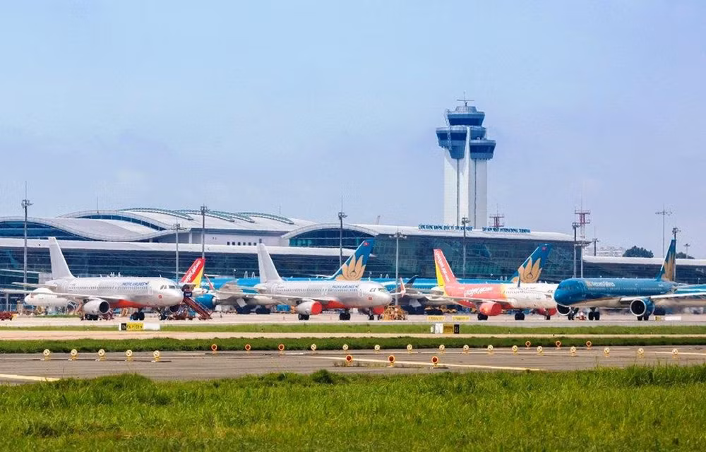 CAAV approves increase of flight frequency at Tan Son Nhat airport ảnh 1