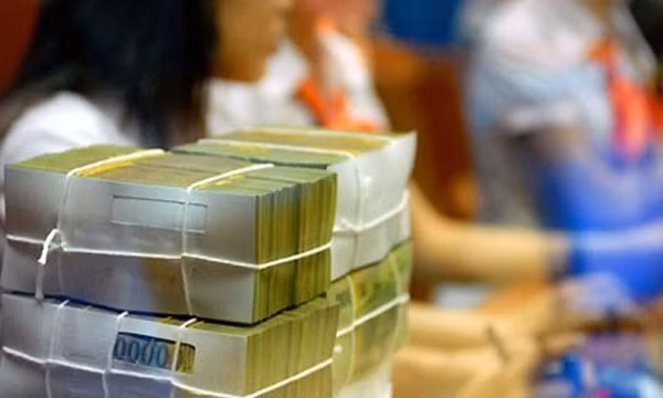 Banks in race to hike deposit interest rates ảnh 1