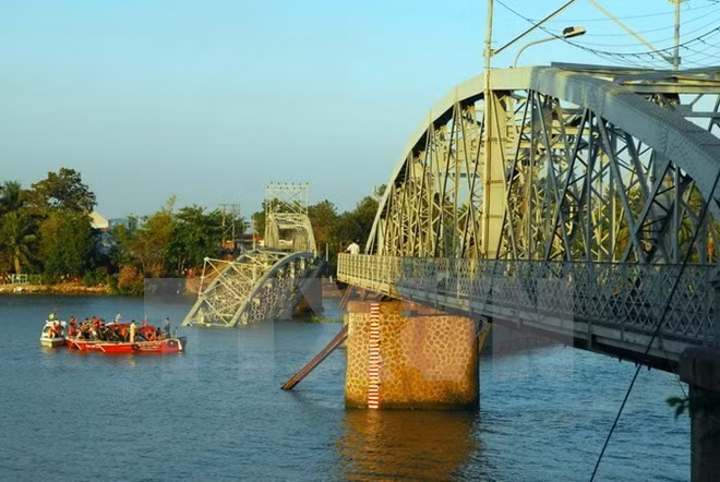 Two prosecuted for bridge collapse in Dong Nai ảnh 1 Two prosecuted for bridge collapse in Dong Nai ảnh 1