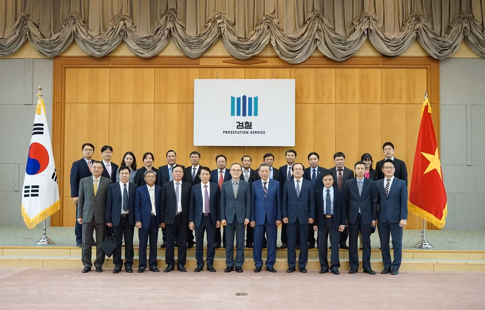 Vietnam, RoK vow to continue with cooperation in crime combat ảnh 1