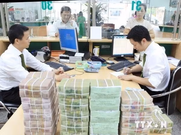 PM asks for prompt design of middle-term public investment plan ảnh 1