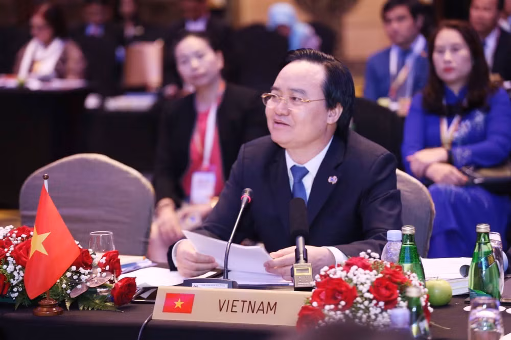 Minister highlights significance of happy studying environment ảnh 1
