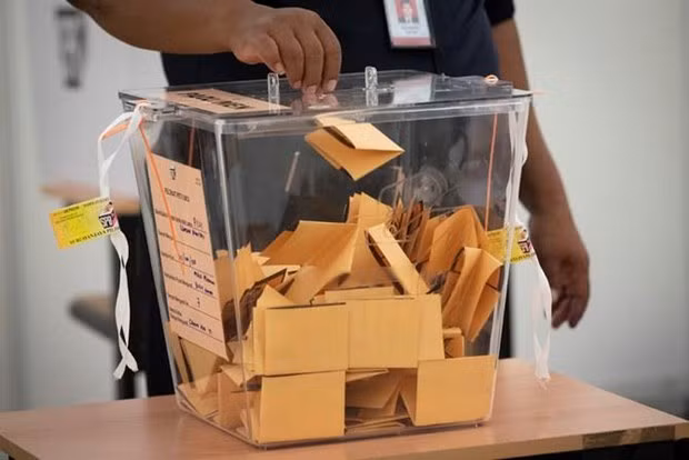 Malaysia lowers voting age from 21 to 18 ảnh 1