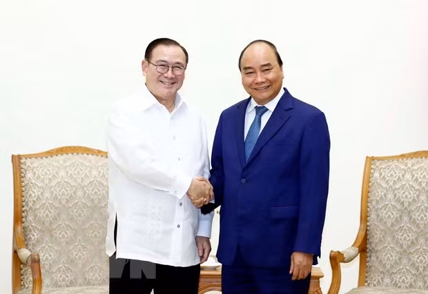 Prime Minister hosts Philippine Foreign Minister ảnh 1