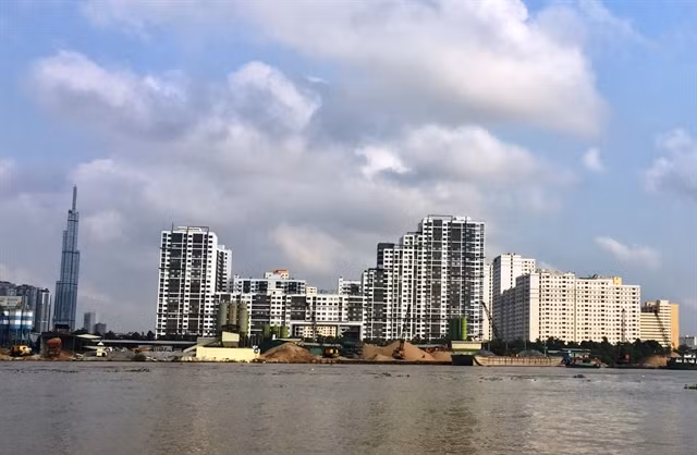 HCM City’s districts join battle with illegal sand miners ảnh 1 HCM City’s districts join battle with illegal sand miners ảnh 1