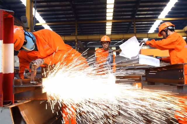 Employers and unions need to tackle workplace safety ảnh 1