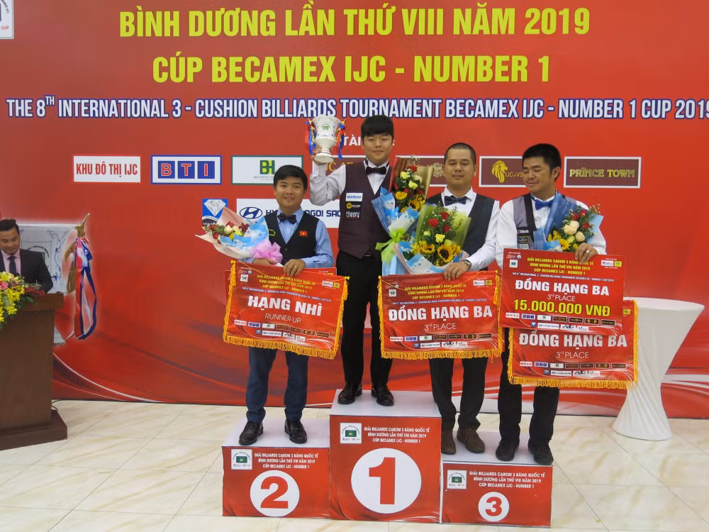 Vietnamese cueist finishes second at Int’l 3-Cushion Billiards Tournament ảnh 1