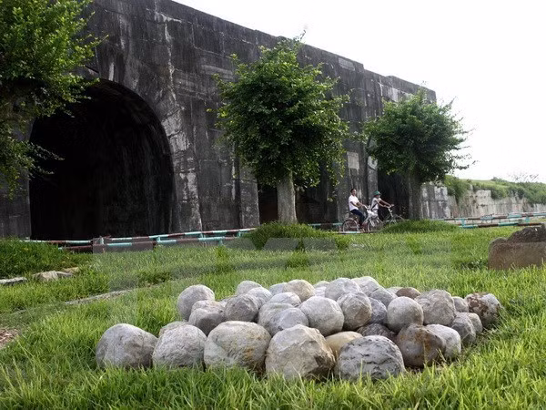 More vestiges found in Ho Dynasty Citadel ảnh 1