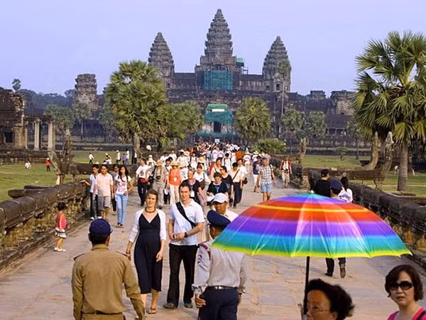 Cambodia: Tourist sites attract visitors during traditional festival ảnh 1