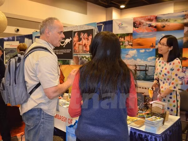 Vietnam takes part in tourism expo in Canada ảnh 1 Vietnam takes part in tourism expo in Canada ảnh 1