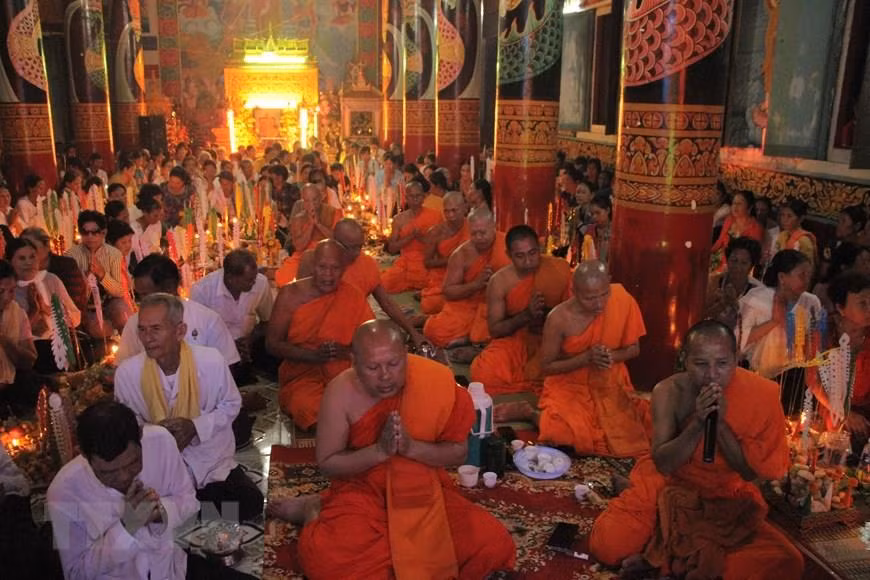 Khmer people in Soc Trang celebrate Sene Dolta festival ảnh 1