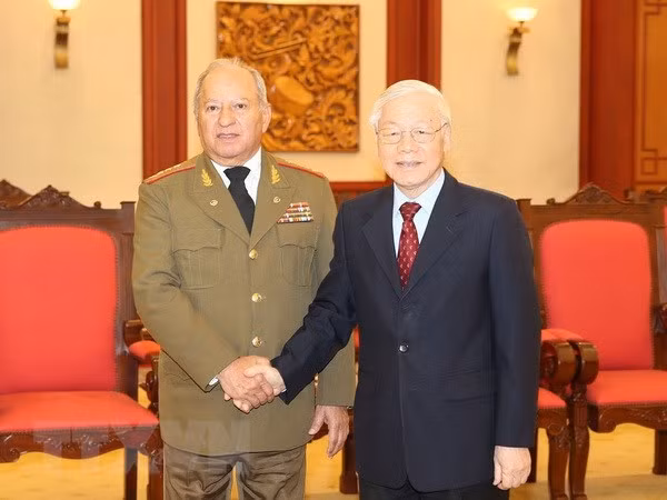 Party chief commits support to defence ties with Cuba ảnh 1