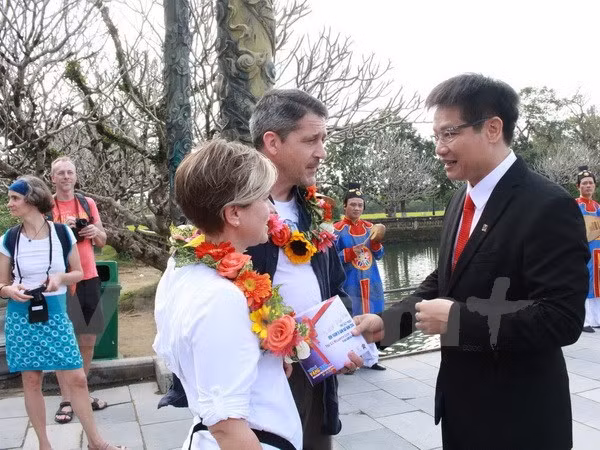 Tourists to Hue monuments complex hit 2.5 million ảnh 1
