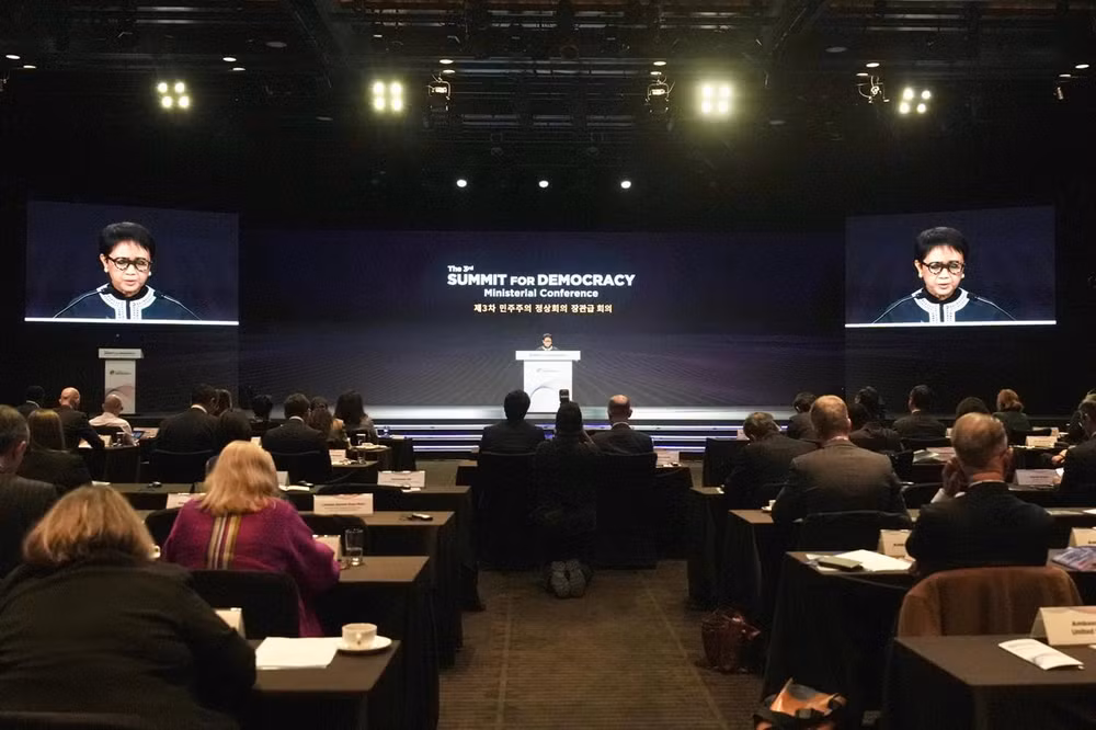 Indonesia emphasises three important steps to manage AI better ảnh 1
