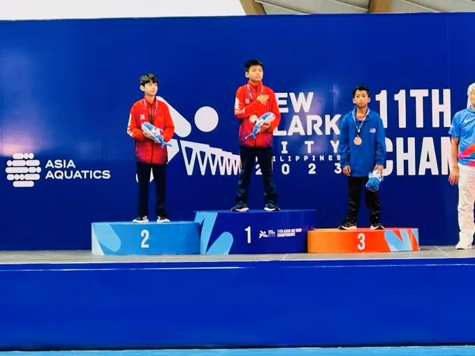 Vietnam wins gold at Asian Age Group Aquatics Championships ảnh 1