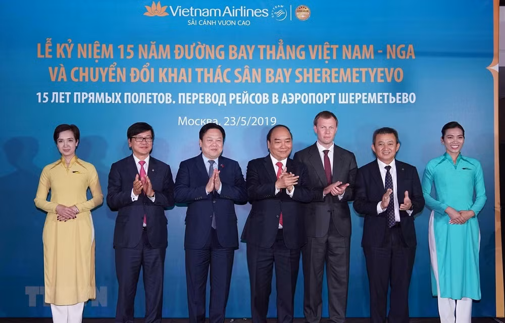 Prime Minister asks Vietnam Airlines to better services ảnh 1