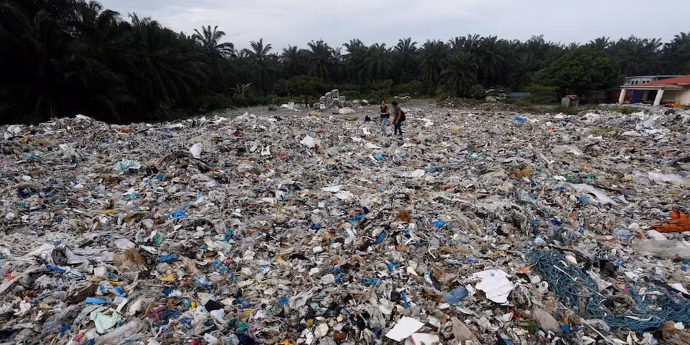 Malaysia plans to return plastic waste to Canada ảnh 1