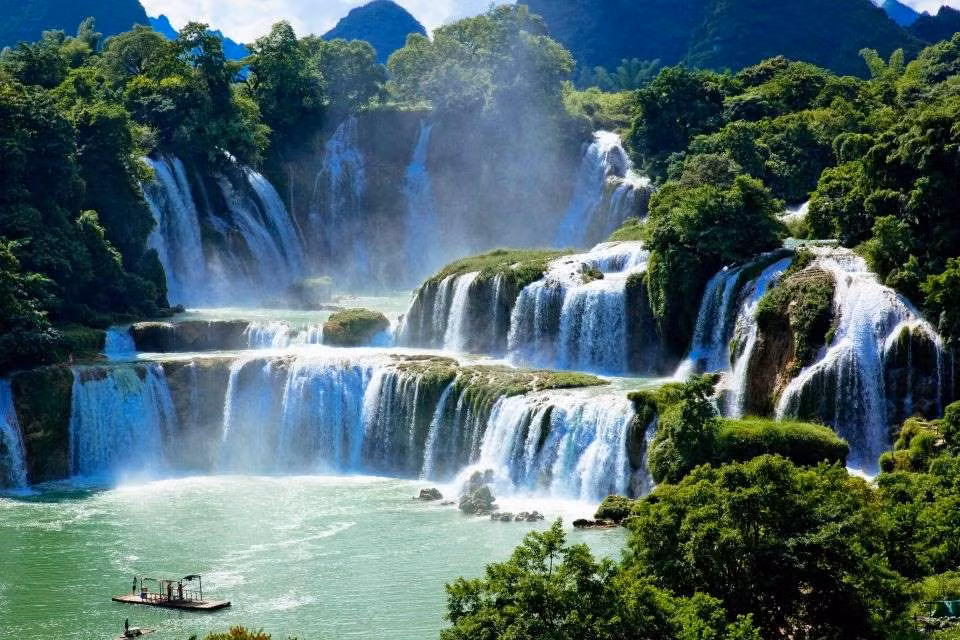 Two Vietnamese waterfalls among world’s most beautiful: MSN ảnh 1 Two Vietnamese waterfalls among world’s most beautiful: MSN ảnh 1