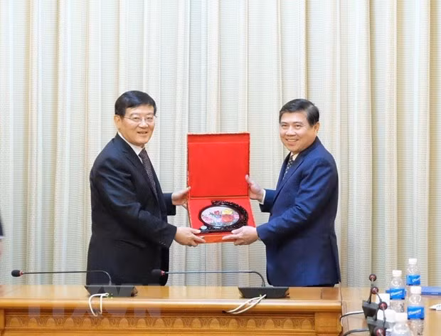 HCM City leader hosts Chinese industry, commerce delegation ảnh 1