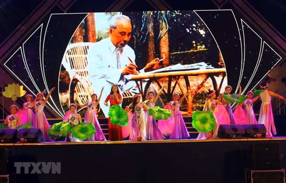 Festival commemorates late President Ho Chi Minh ảnh 1