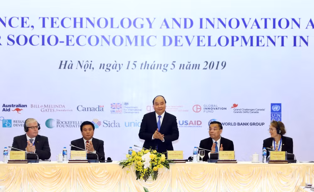 Prime Minister attends science, technology, innovation meeting ảnh 1