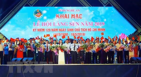 Lang Sen Singing Festival marks President Ho Chi Minh’s birthday ảnh 1