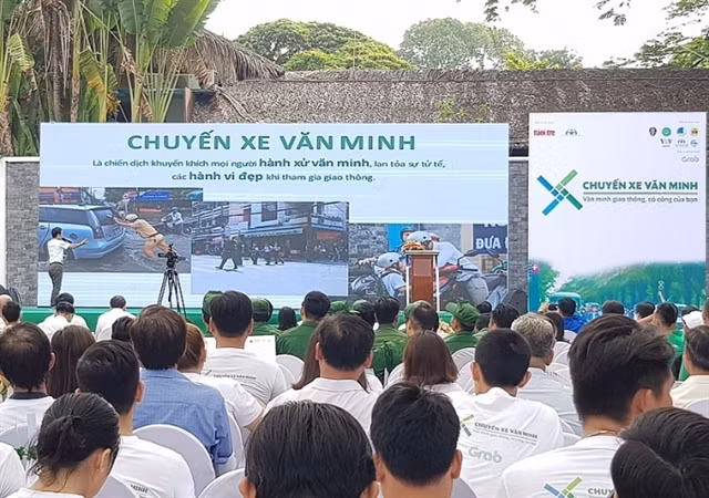 Campaign kicks off to restore traffic safety, order ảnh 1