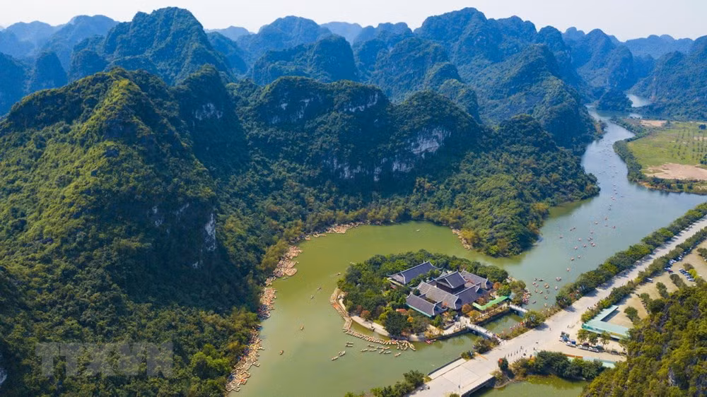 Ninh Binh works to become tourism hub of Vietnam by 2020 ảnh 1