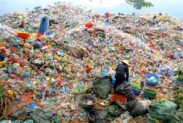 Vietnam to work with Japan in marine plastic waste reduction ảnh 1