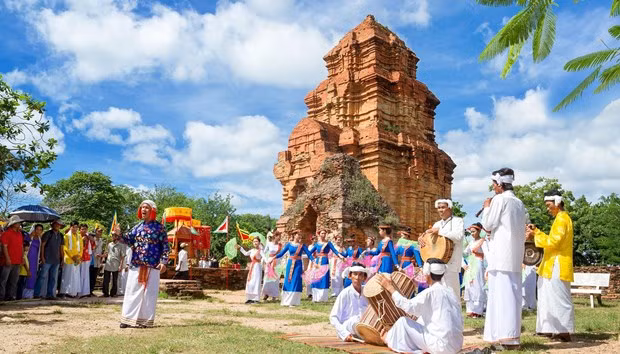 Preserving and promoting Cham ethnic culture ảnh 1