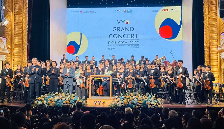 Vietnam’s first multi-nationality youth orchestra makes debut ảnh 1
