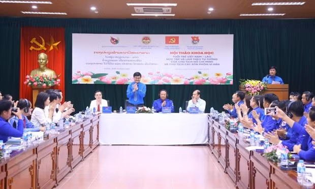 Vietnamese, Lao youths follow late Presidents’ thoughts ảnh 1
