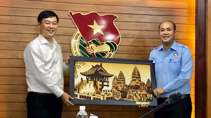 Vietnamese youth union leader wants more exchanges with Cambodia ảnh 1