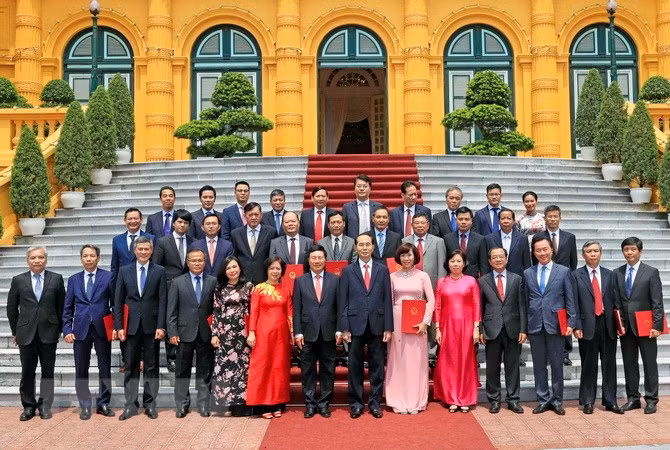 President asks new ambassadors to promote economic diplomacy ảnh 1