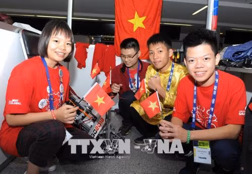 Vietnamese students shine at int’l robotics competition ảnh 1