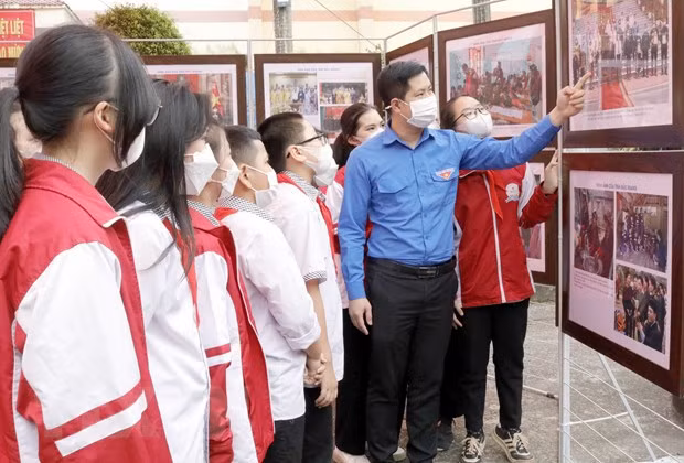 Bac Giang locals get deep insight into national sovereignty over islands through exhibition ảnh 2 Bac Giang locals get deep insight into national sovereignty over islands through exhibition ảnh 2