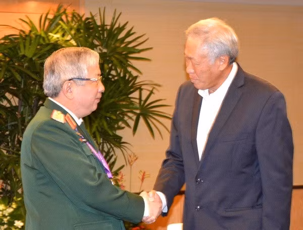 Vietnam’s senior officer meets defence ministers of Singapore, China ảnh 1