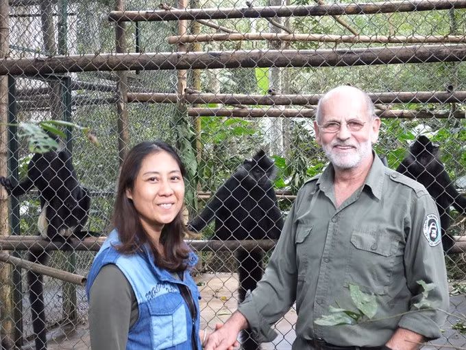 Amazing family saves primates ảnh 1