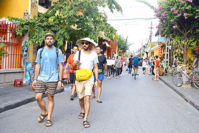 Foreign arrivals surge over 14 percent in August ảnh 1