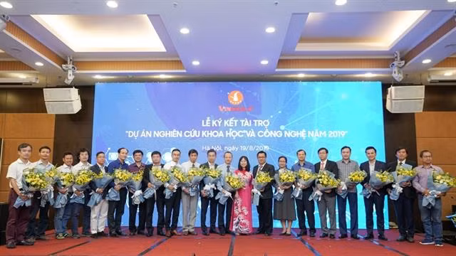 Vingroup to support science and technology projects ảnh 1