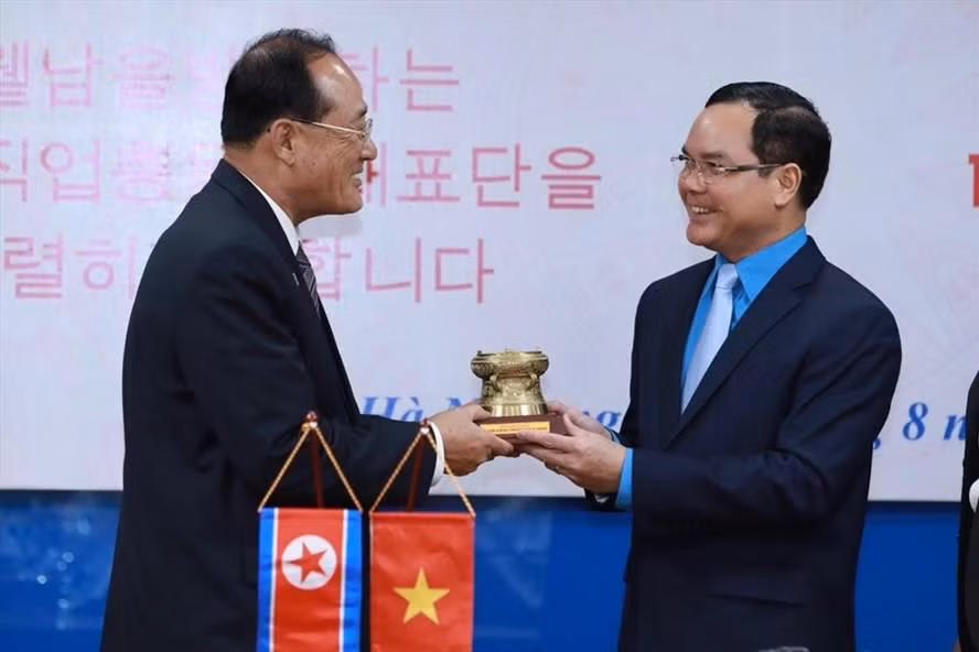 Vietnamese, DPRK trade unions boost collaboration ảnh 1