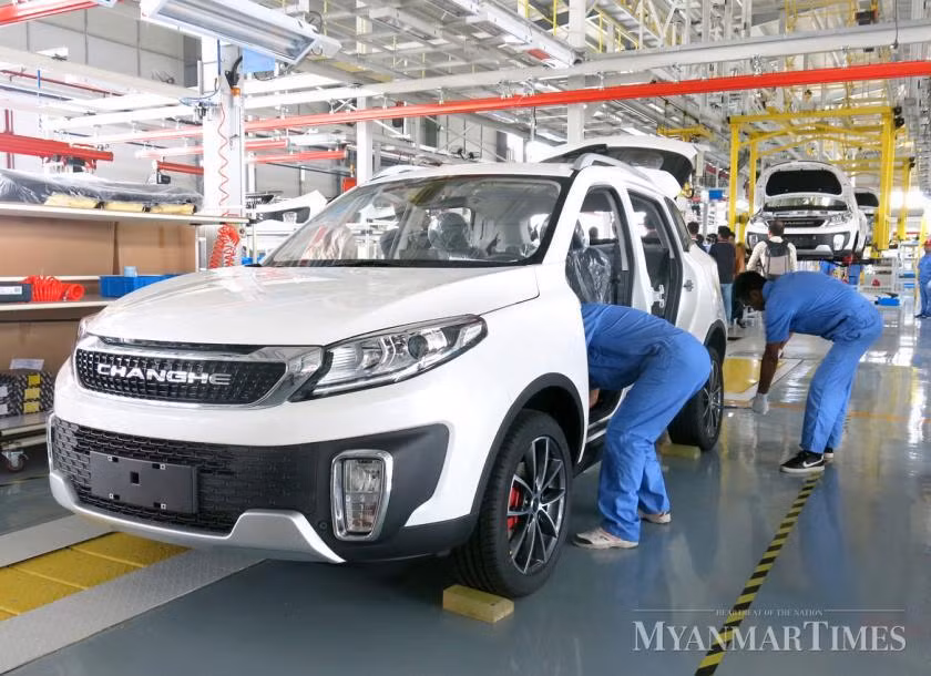 China-Myanmar joint venture rolls out first car assembled in Myanmar ảnh 1