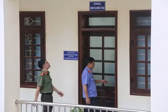 Hoa Binh’s officials get warnings after exam cheating scandal ảnh 1