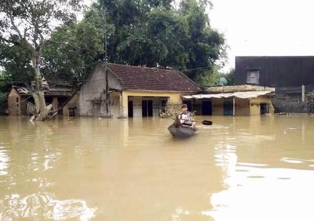 EU grants 100,000 EUR to flood victims in Vietnam ảnh 1 EU grants 100,000 EUR to flood victims in Vietnam ảnh 1